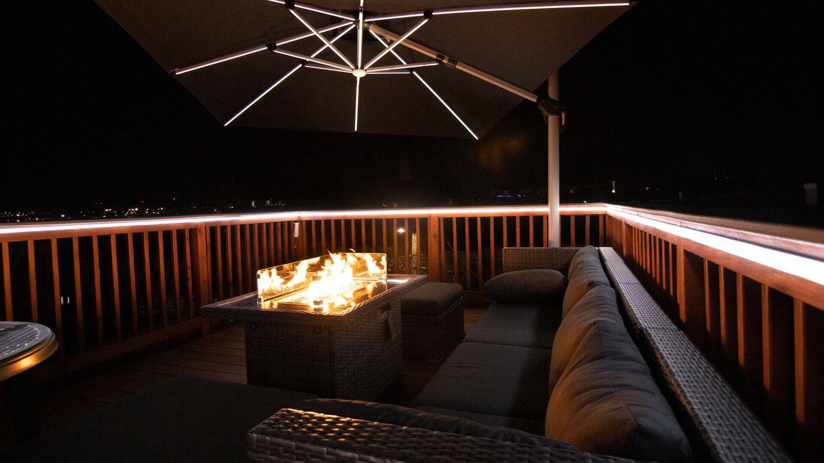 Canton House | Modern Smart Home w/Gourmet Kitchen, Peloton & King Suite with Rooftop Deck