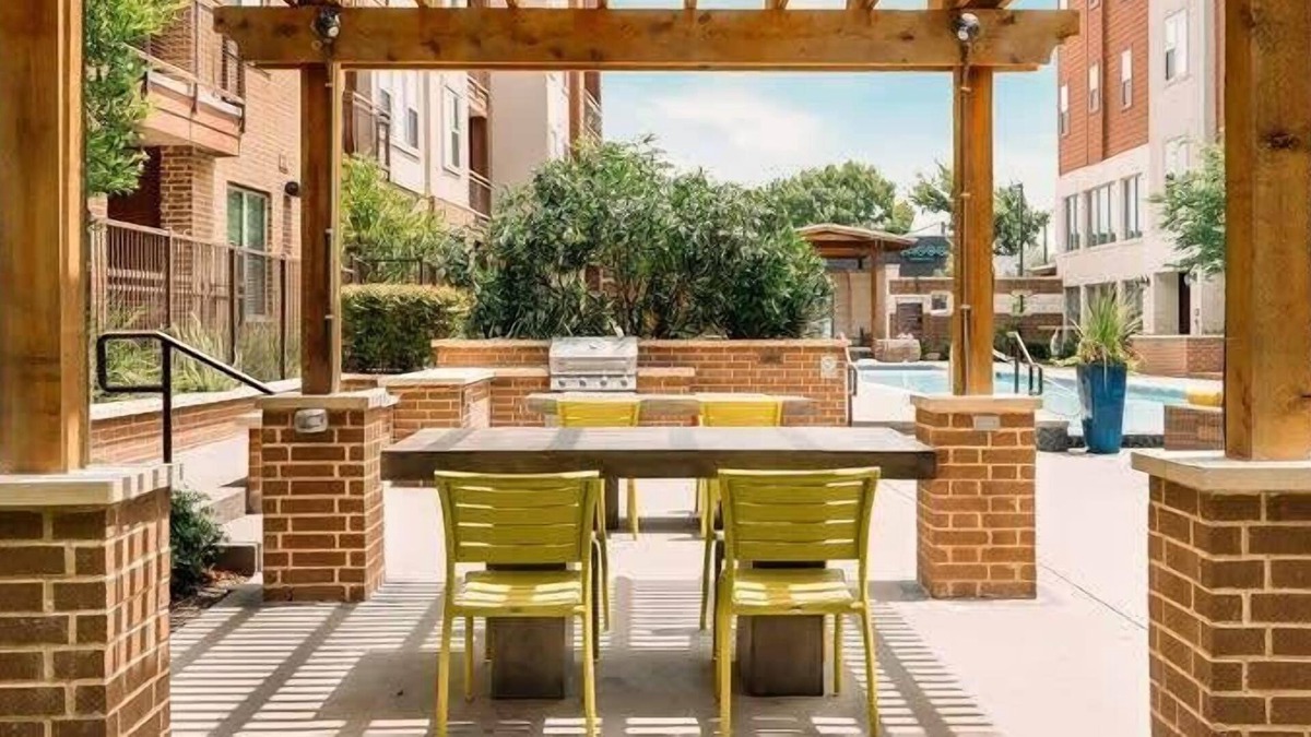 West Congress Apartment | Modern SoCo CozySuites w/2 Pools! #03