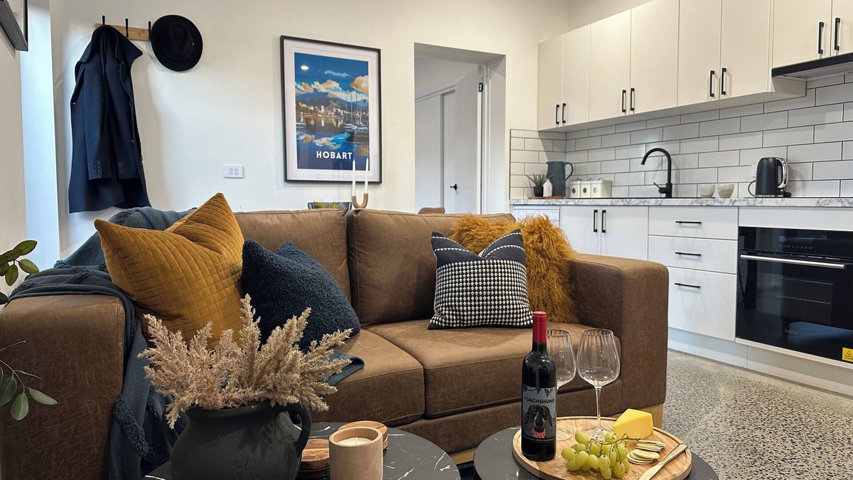 South Hobart Apartment | Modern SoHo Pad