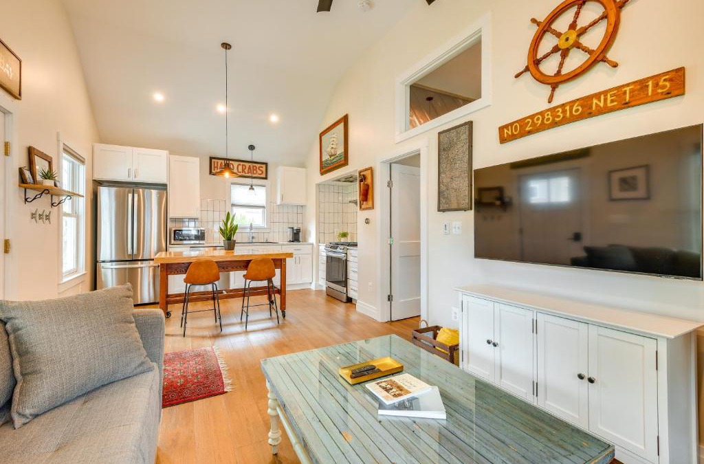 Solomons House | Modern Solomons Cottage Rental - Walk to Island!