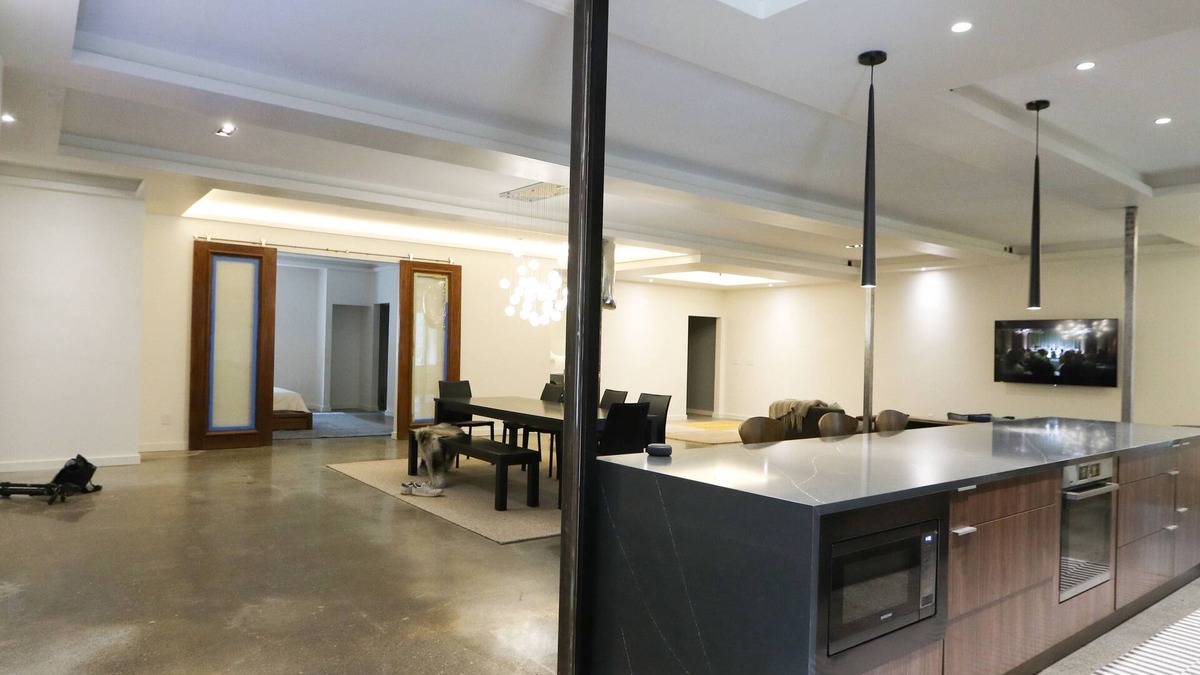 Kirkland House | Modern Sophisticated Lounge Style