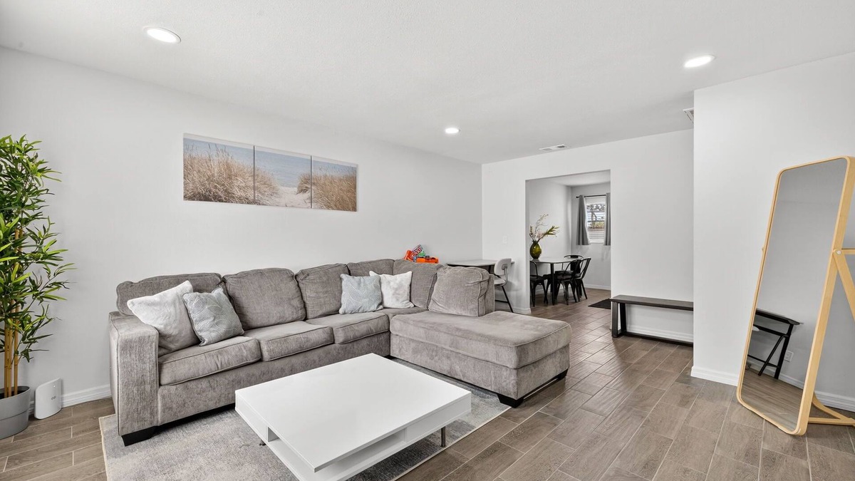 Sun Bay South Apartment | Modern South Tampa Retreat Near Beaches, Dining & Airport