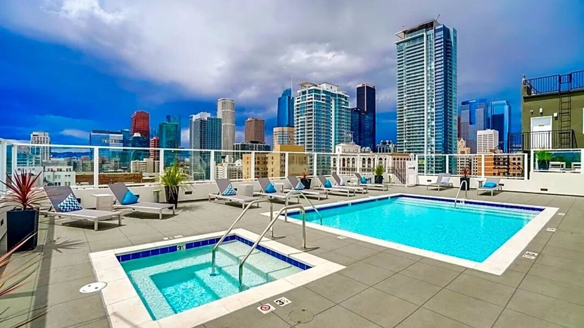Downtown Los Angeles Condo | Modern, Spacious 1 Bedroom Loft in DTLA - FREE Parking