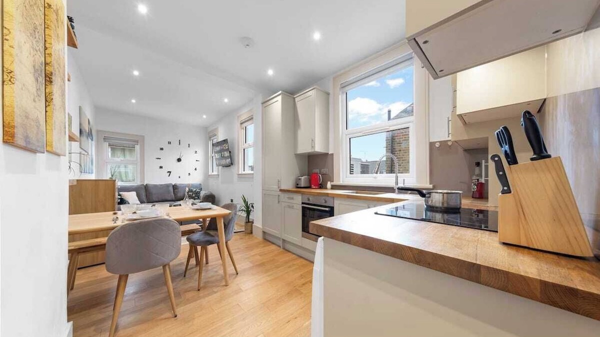 Mortlake Apartment | Modern Spacious 1 Bed Flat near Richmond Park and River Thames