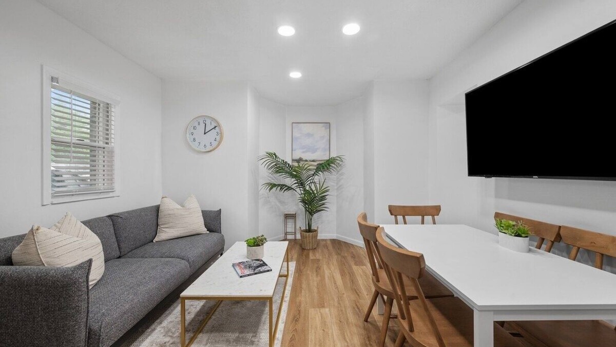 Bakerstown Apartment | Modern & Spacious 4 Bdr Apt in Gibsonia/Pittsburgh