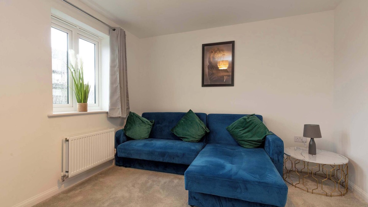 Yeovil House | Modern & Spacious 4 Bedroom House in Yeovil