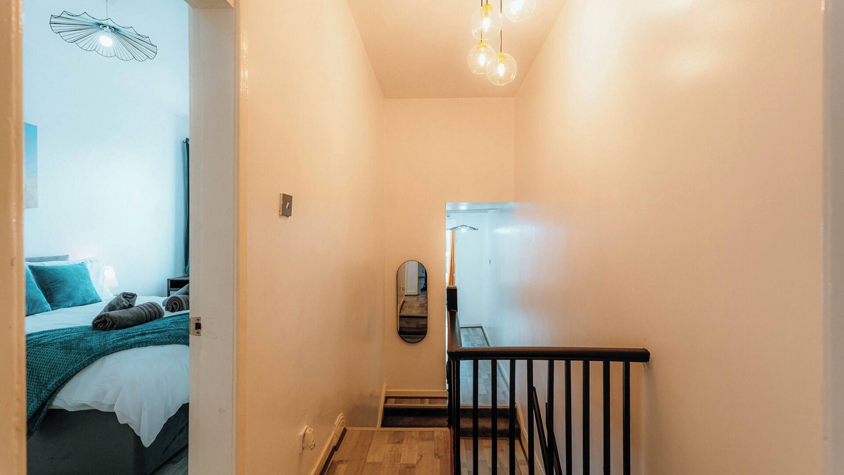 Bootle House | Modern Spacious 4 Bed- Sleeps 7