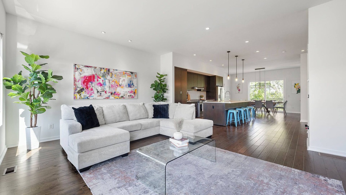 Sweet Auburn Historic District House | Modern Spacious 4-Level Townhome-Near Downtown ATL