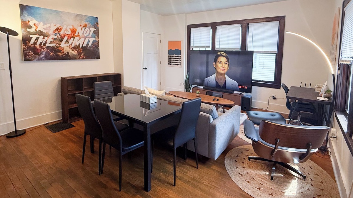 Urbana Apartment | Modern, Spacious & Comfy house next to UIUC/CARLE