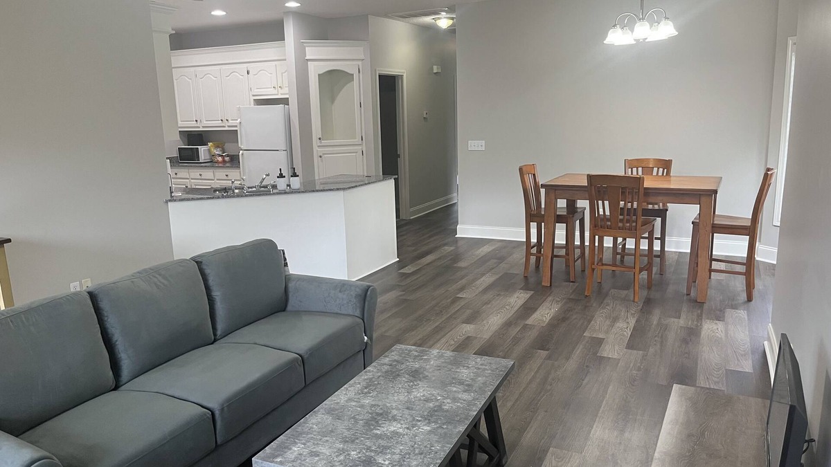 Sumter House | Modern & Spacious Duplex