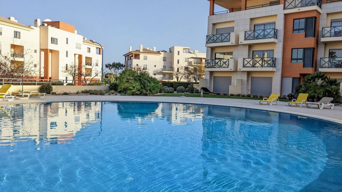 Montechoro Condo | Modern & Spacious Flat with Pool close to Oura