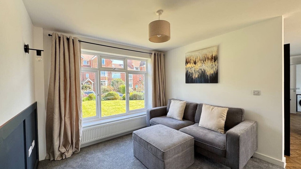 Clyst St Mary House | Modern & Spacious Home in Exeter