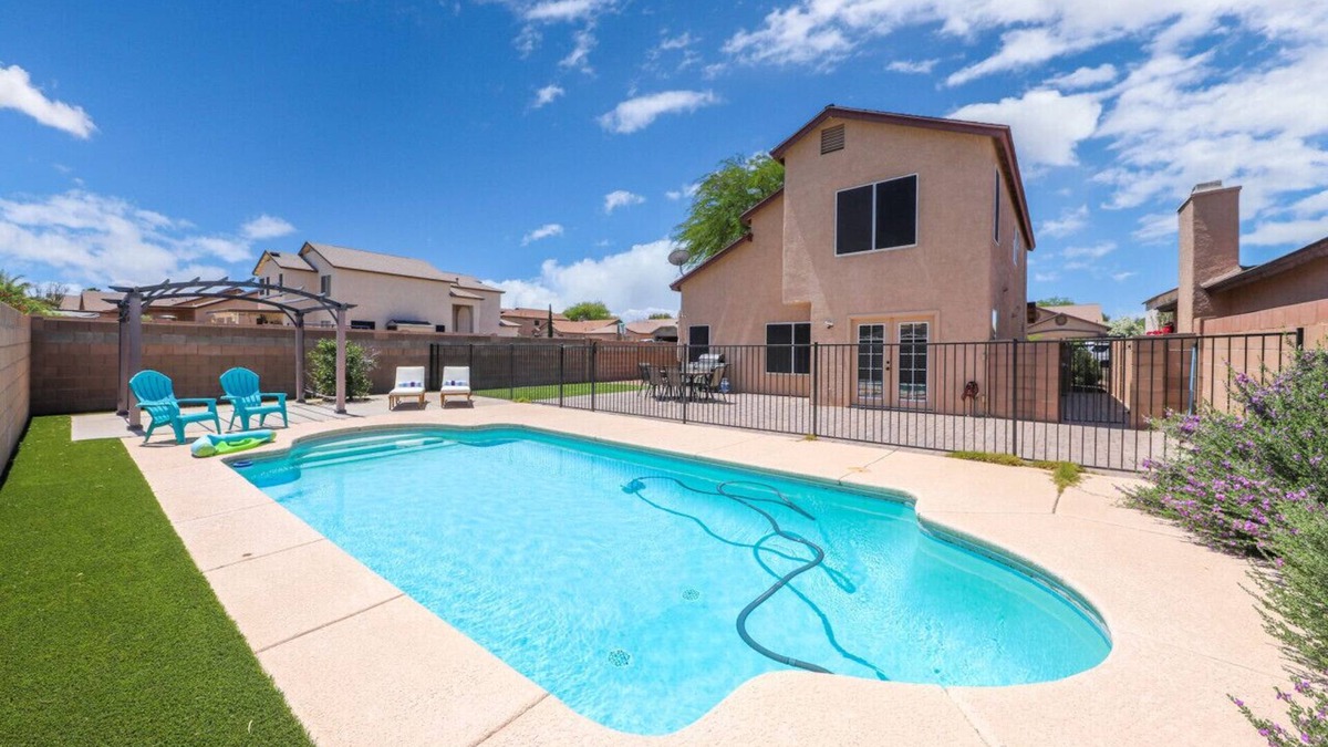 Rita Ranch House | Modern, Spacious Oasis w/Pool!