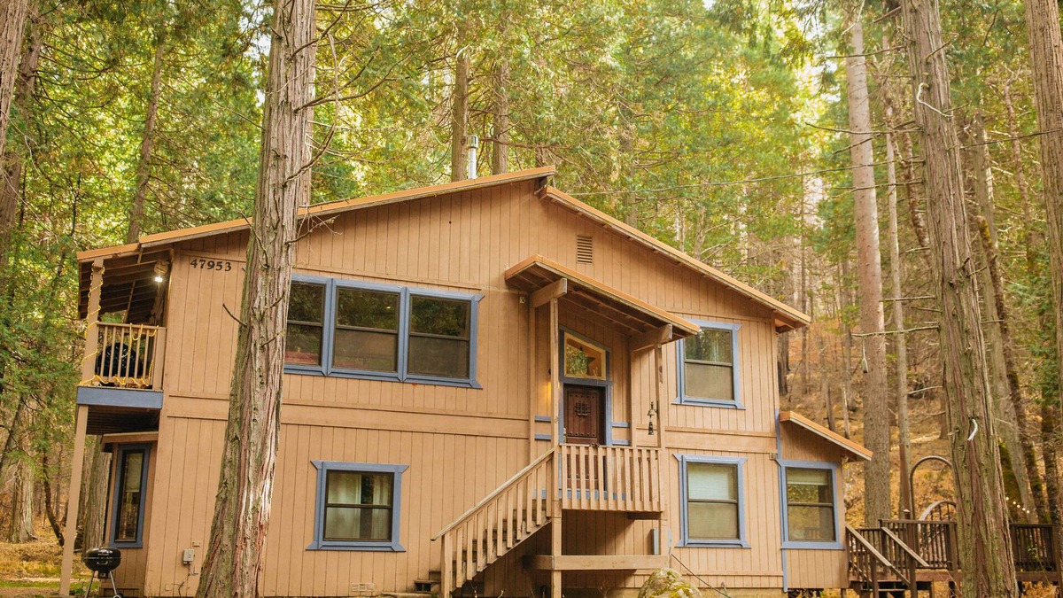 Sugar Pine House | Modern & spacious Sugar Pine cabin- only 15 minutes away from Yosemite!