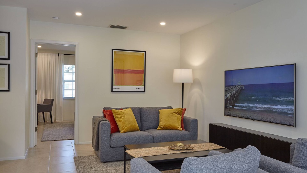 Deerfield Beach Apartment | Modern & Spacious Luxury Apartment – Steps to the Beach