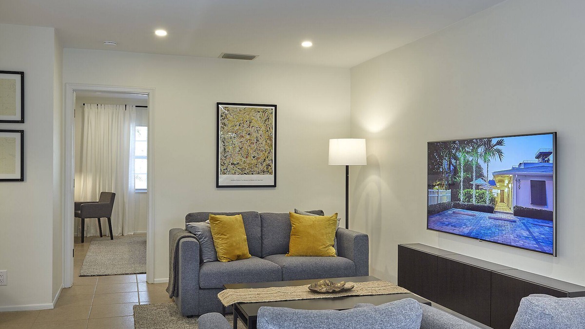 Deerfield Beach Apartment | Modern & Spacious Luxury Apartment – Steps to the Beach