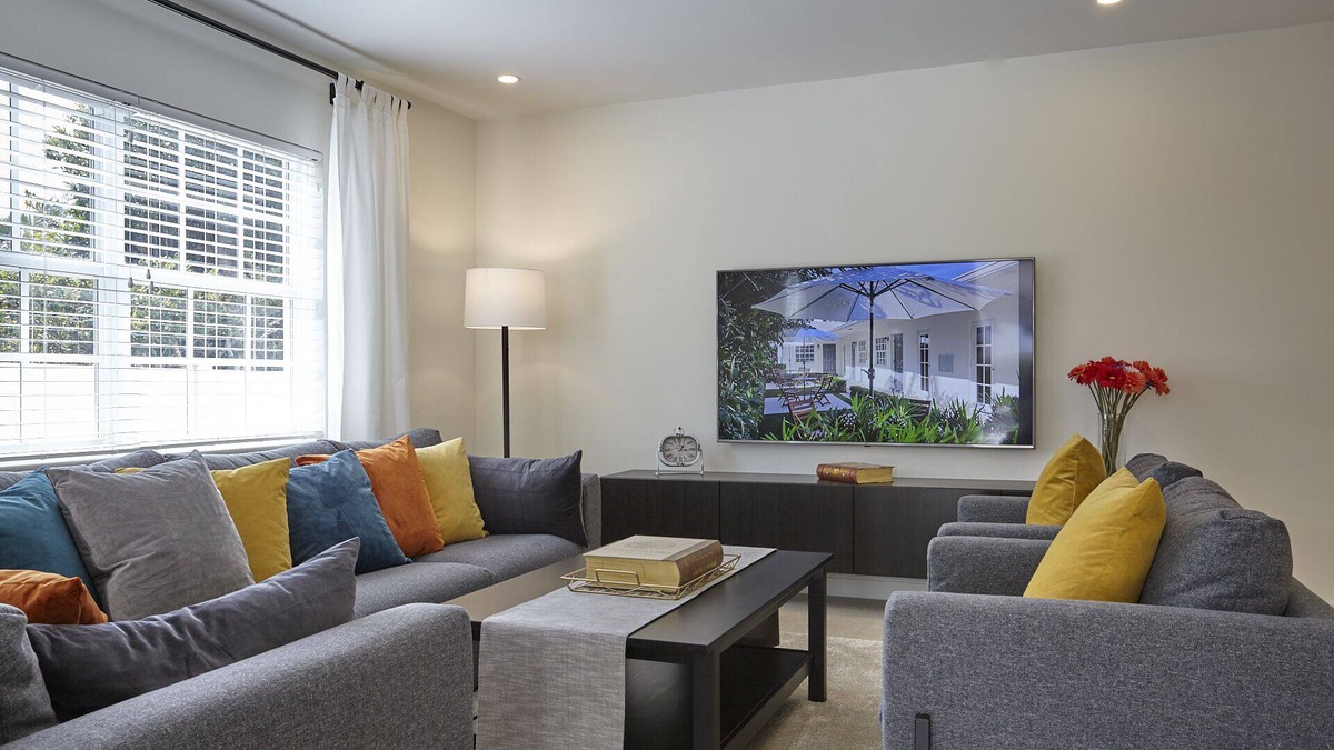 Deerfield Beach Apartment | Modern & Spacious Luxury Apartment – Steps to the Beach