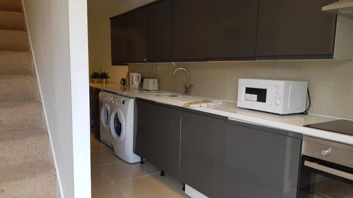 Selsdon and Ballards Condo | Modern split level flat in Croydon (south) London