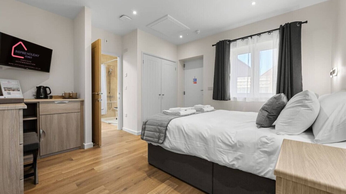 Priors Marston Apartment | Modern Stockton Studio Room, Free WiFi & Parking