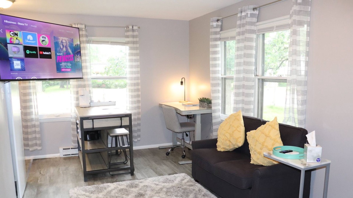 Oswego Apartment | Modern Studio 2 mins to Downtown Oswego