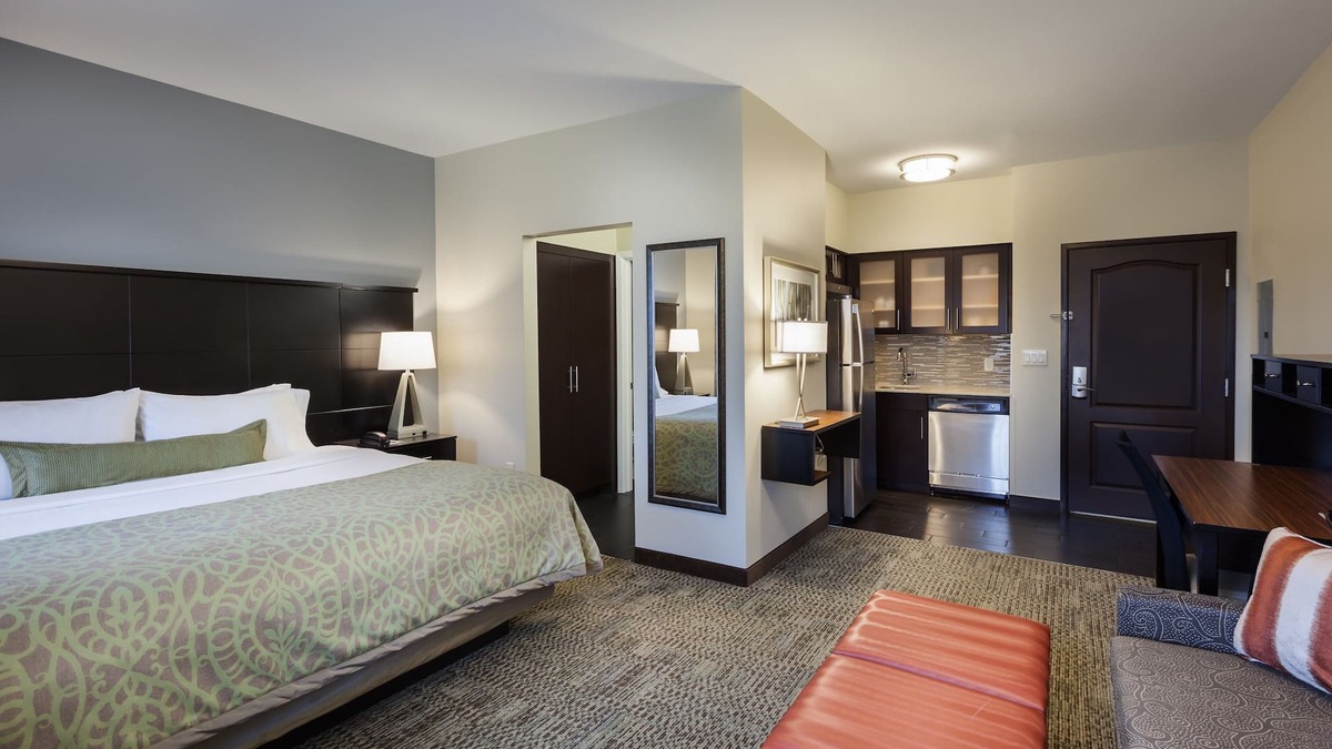Spring Branch West Apartment | Modern Studio | 24 Hour Business Center + Fitness Center + Outdoor Pool
