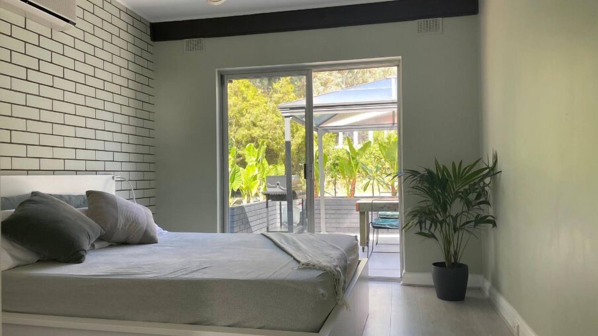 Athelstone Apartment | Modern studio apartment with private patio in the foothils of Adelaide