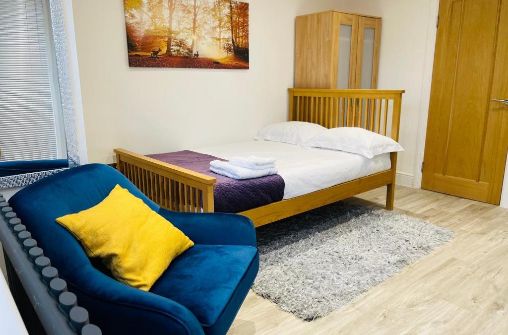 Kenilworth Apartment | MODERN STUDIO APARTMENT, PRIVATE- DRIVEWAY PARKiNG