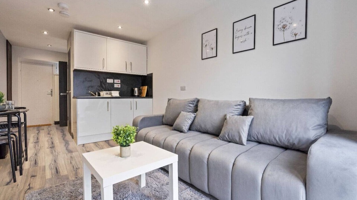 Banbury Apartment | Modern Studio Bungalow by Banbury Town Centre