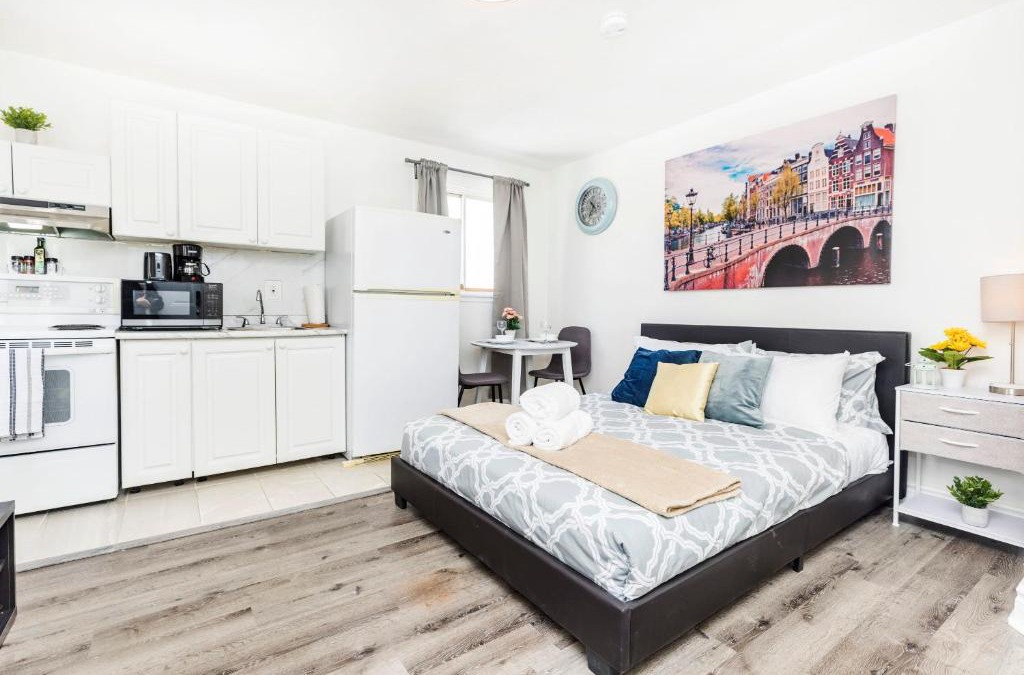 Centretown West Apartment | Modern Studio Condo - Mid-Chinatown