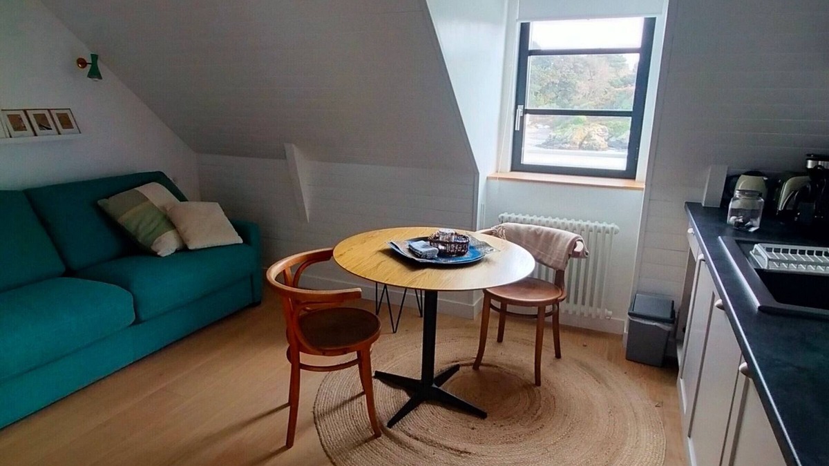 Sauzon Apartment | Modern studio in Sauzon with WIFI and port view