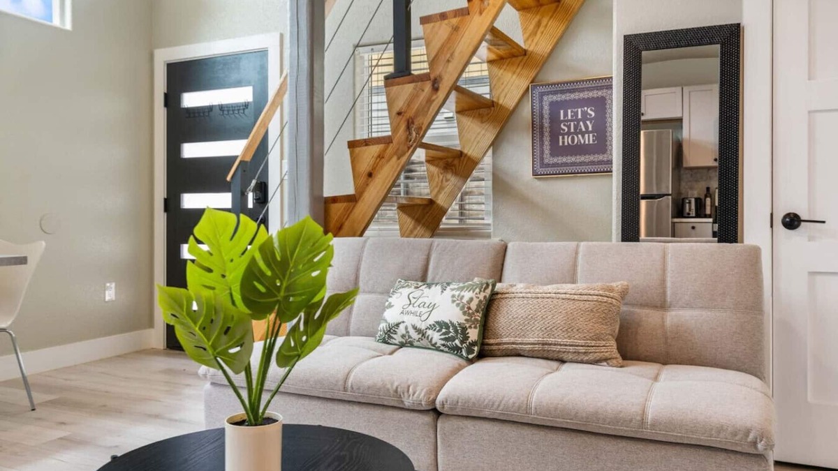 St. Johns House | Modern Studio + Loft & Full Bath | Cozy Stay