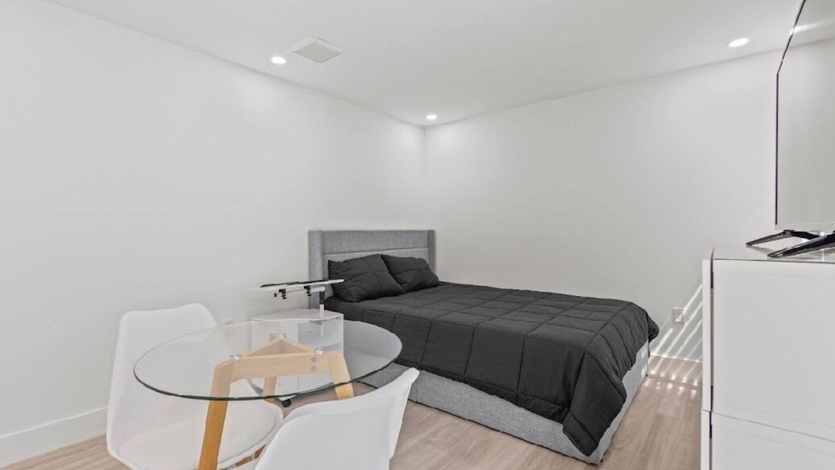 South Miami Apartment | Modern Studio Near shops and University of Miami