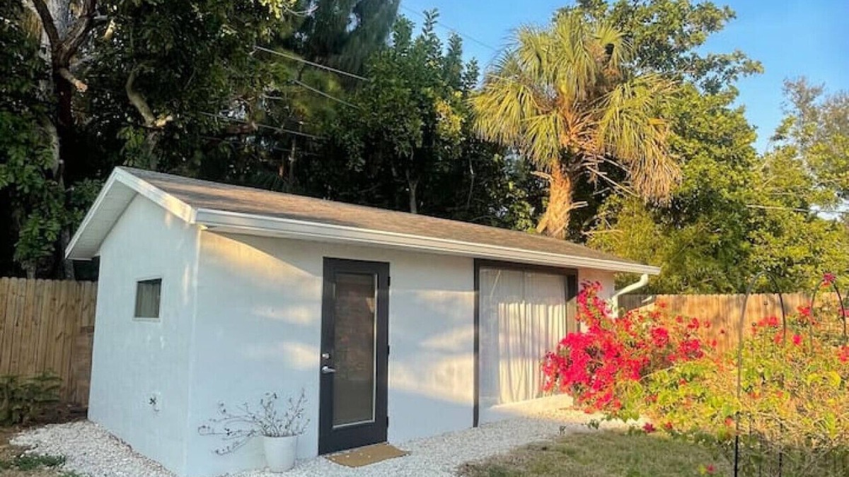 Whitfield Villa | Modern Studio Near SRQ Airport