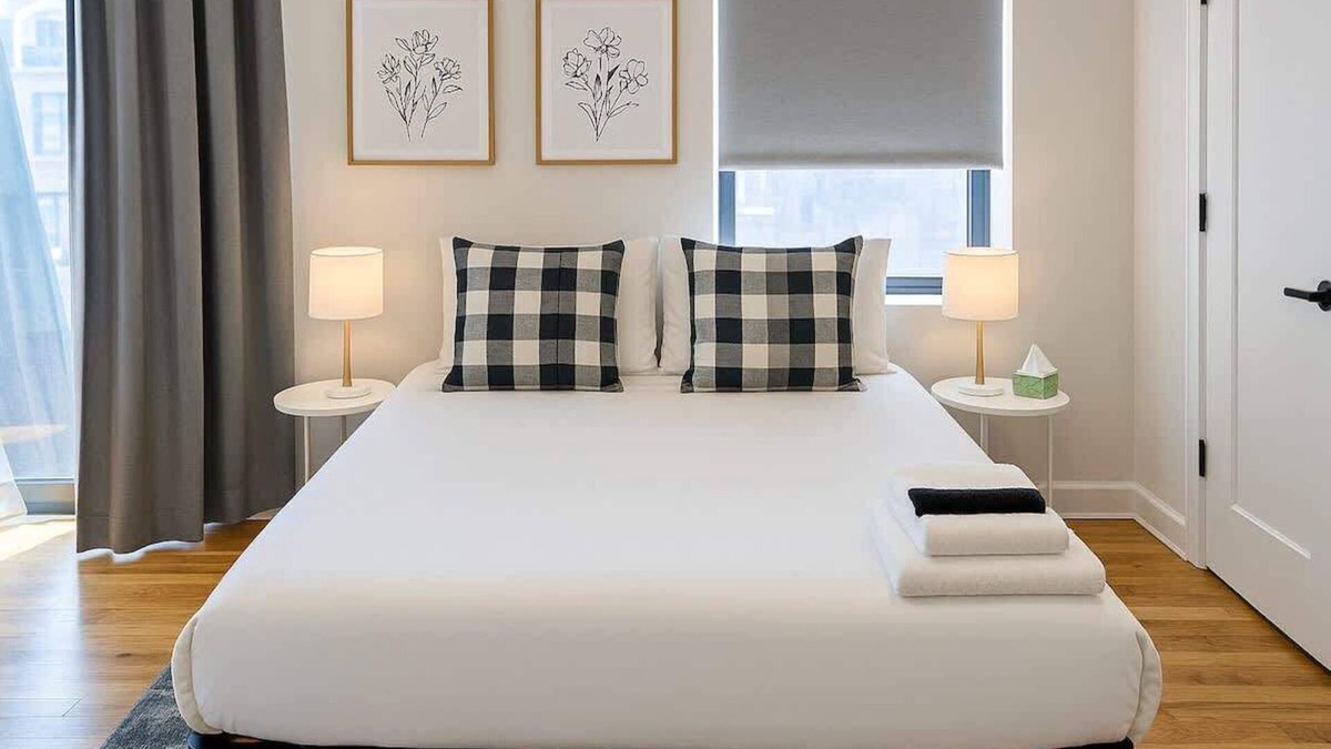Lake View East Apartment | Modern Studio on Broadway