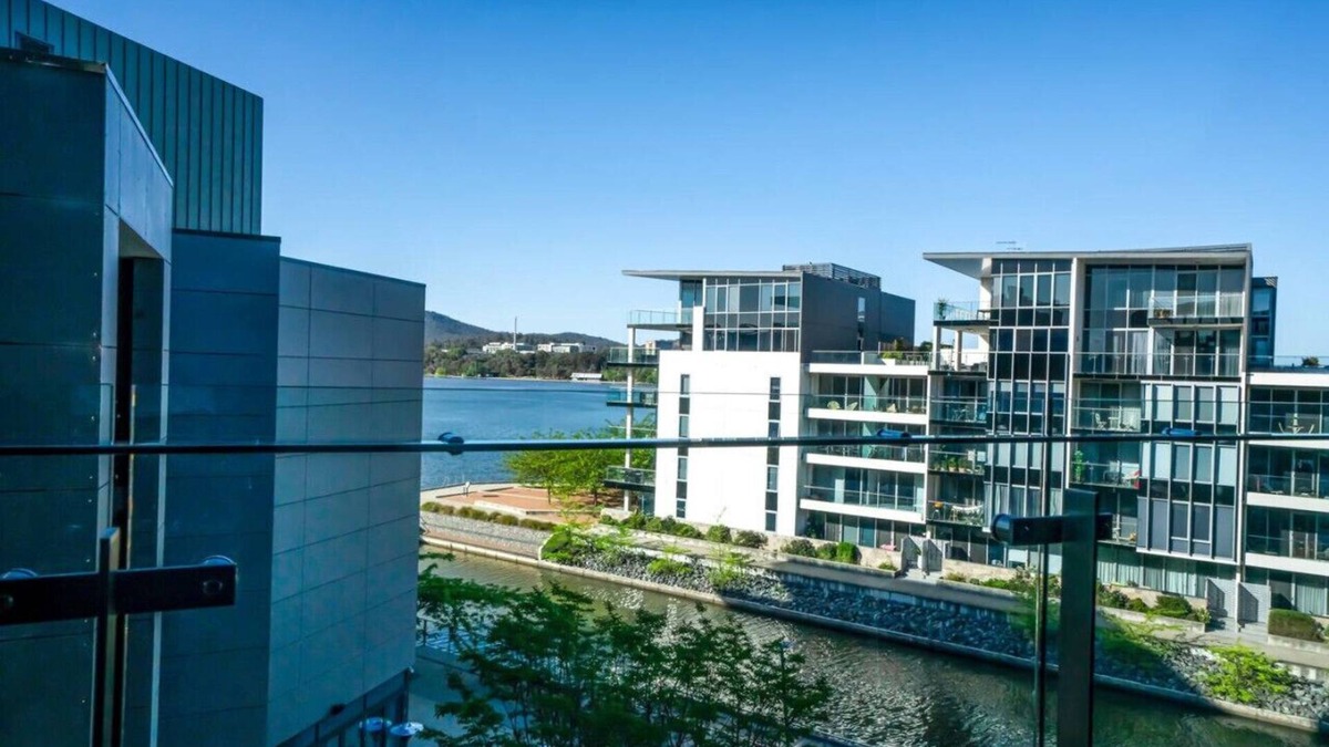Kingston Apartment | Modern studio w/t wifi & parking