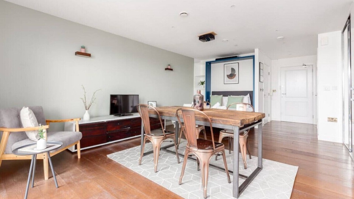 Hackney Central Apartment | Modern Studio with Balcony in Hackney
