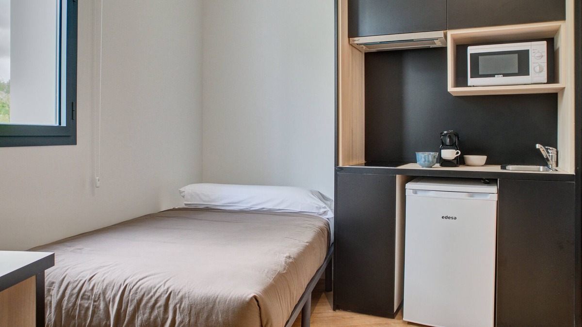 Milagrosa Apartment | Modern Studio with High-Speed Wi-Fi in Pamplona