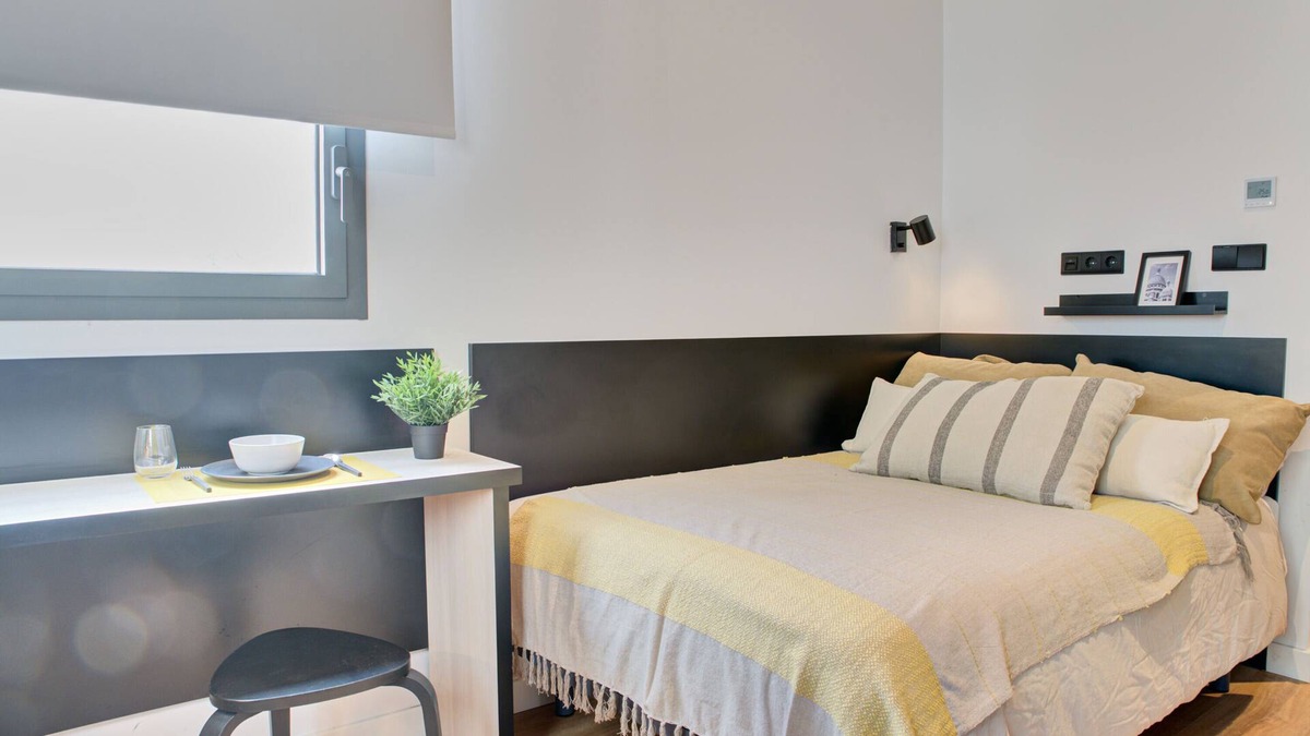 Milagrosa Apartment | Modern Studio with High-Speed Wi-Fi in Pamplona
