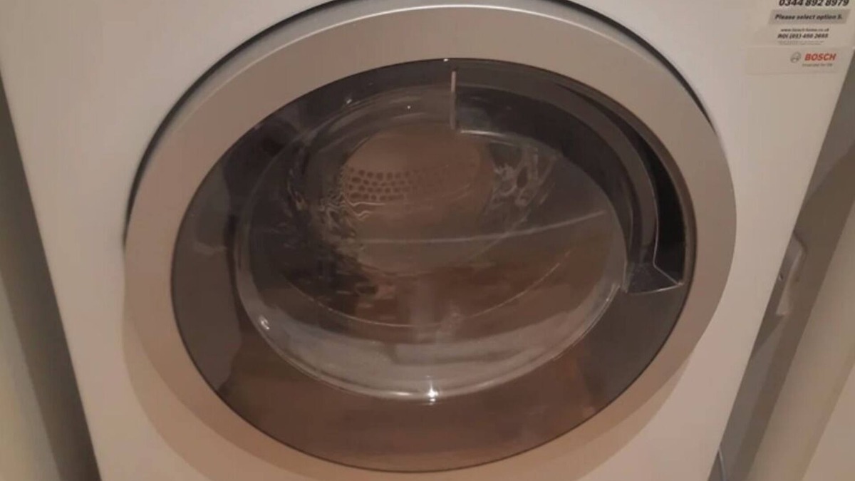 Southgate Green Apartment | Modern studio with high speed WiFi.