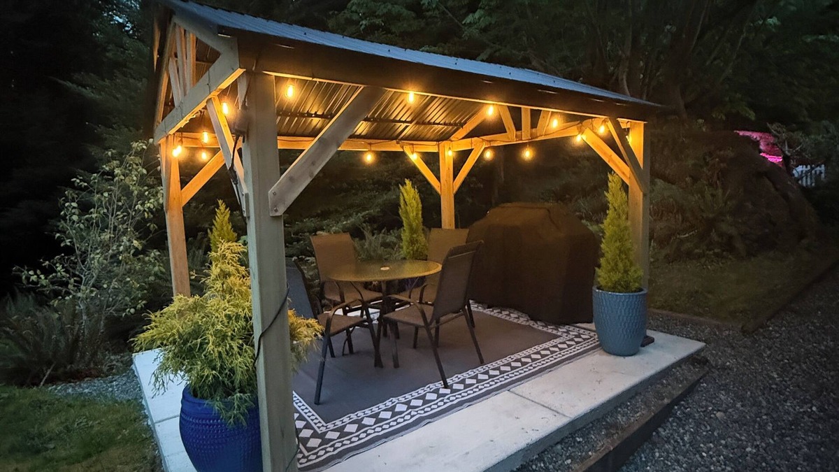 Poulsbo Apartment | Modern studio with hot tub and patio access