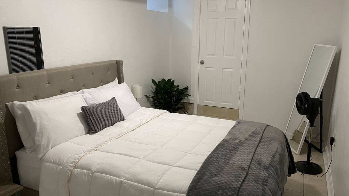 Metropolitan Hill - Beech Street Apartment | Modern Style Cozy Private Apt