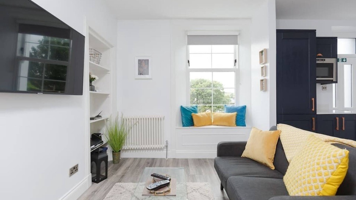 Dollar Apartment | Modern , stylish one bedroom apartment in the centre of Dollar