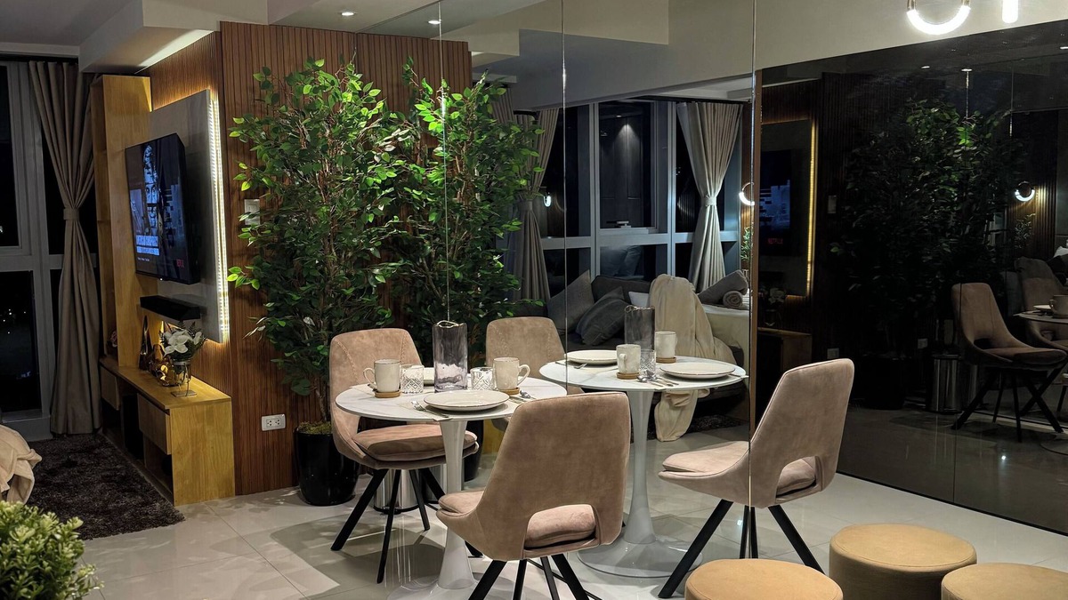 Bonifacio Global City Condo | Modern Stylish 1BR Condo Uptown BGC w/View - 22u