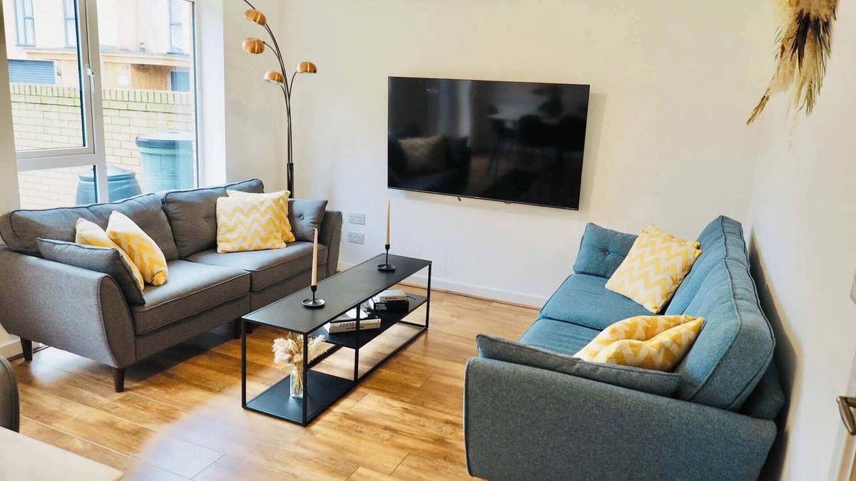 Taunton House | Modern & Stylish 3 Bedoom Home in Taunton