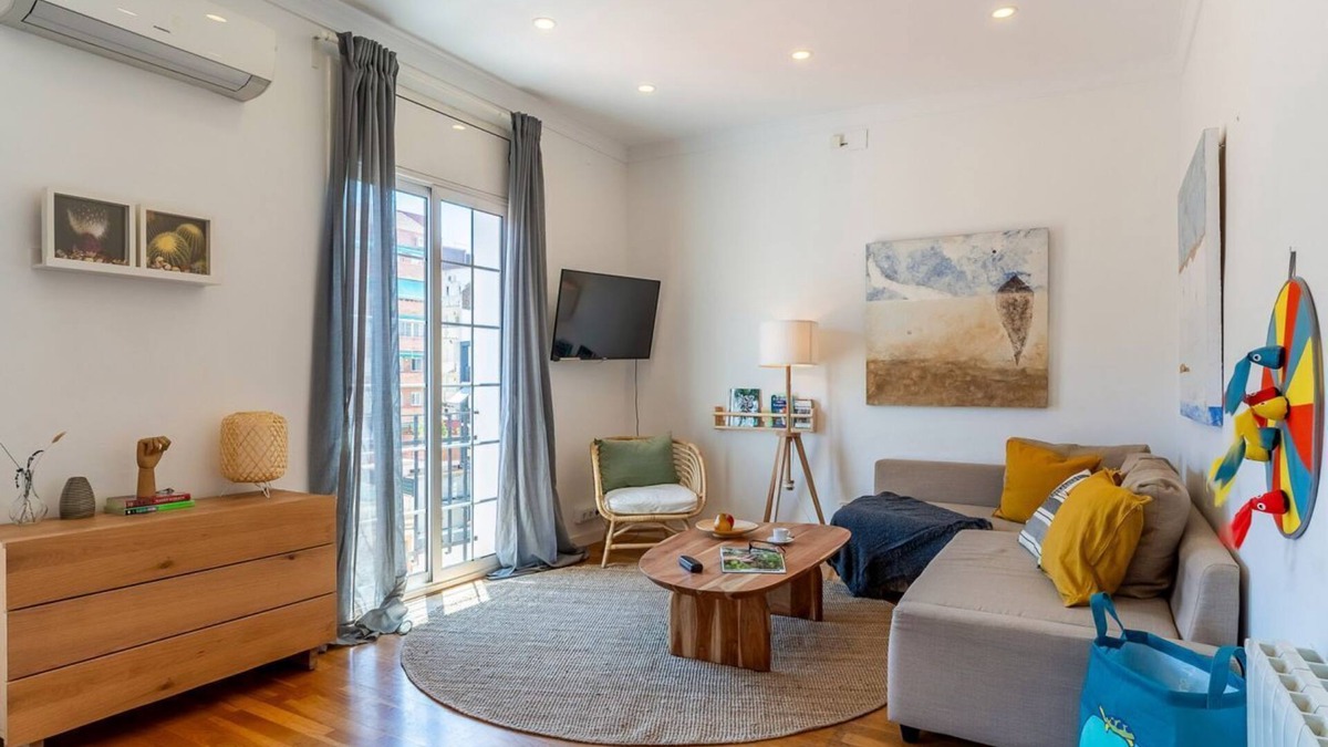 La Font de la Guatlla Apartment | Modern & Stylish Apartment/Plaza España