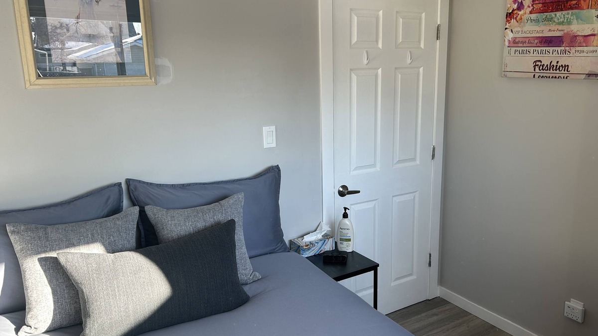 Northeast Edmonton House | Modern & Stylish Retreat, Peaceful & Central