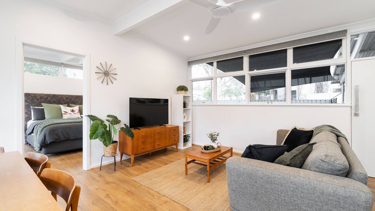 Burnside Apartment | Modern Stylish Self-contained Apartment