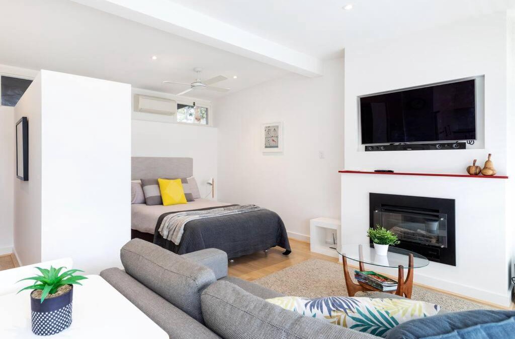 Hazelwood Park Apartment | Modern Stylish Self-contained Studio Apartment