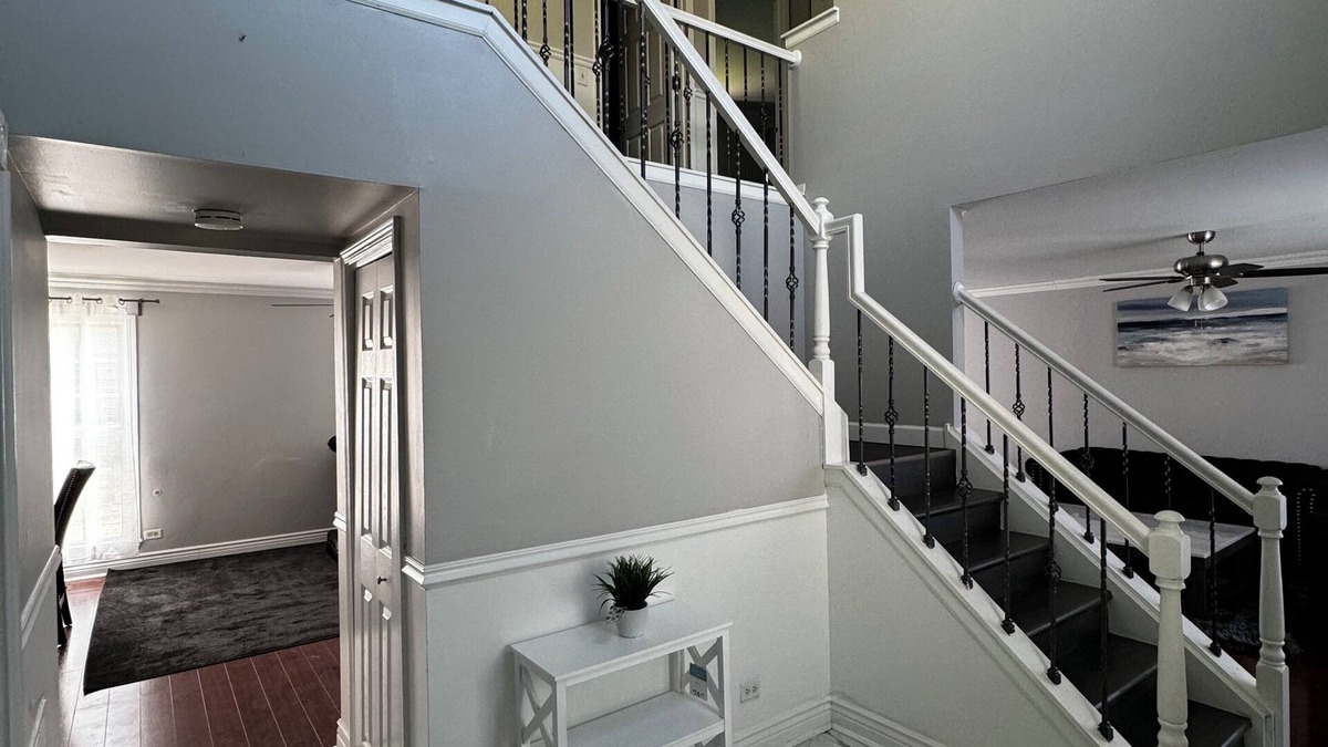 Plato Center House | Modern Suburban Oasis- 14 guest House. Family Friendly!