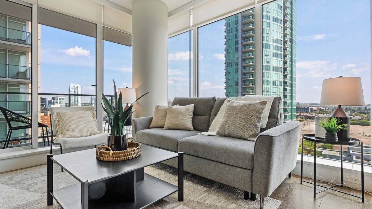 Victoria Park Apartment | Modern Suite Calgary Downtown 5 min walk Stampede